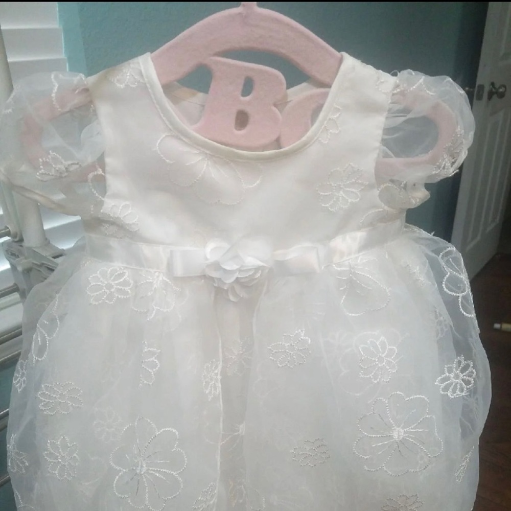 beautiful newborn to 3 month white dress. perfect for wedding or baptism.